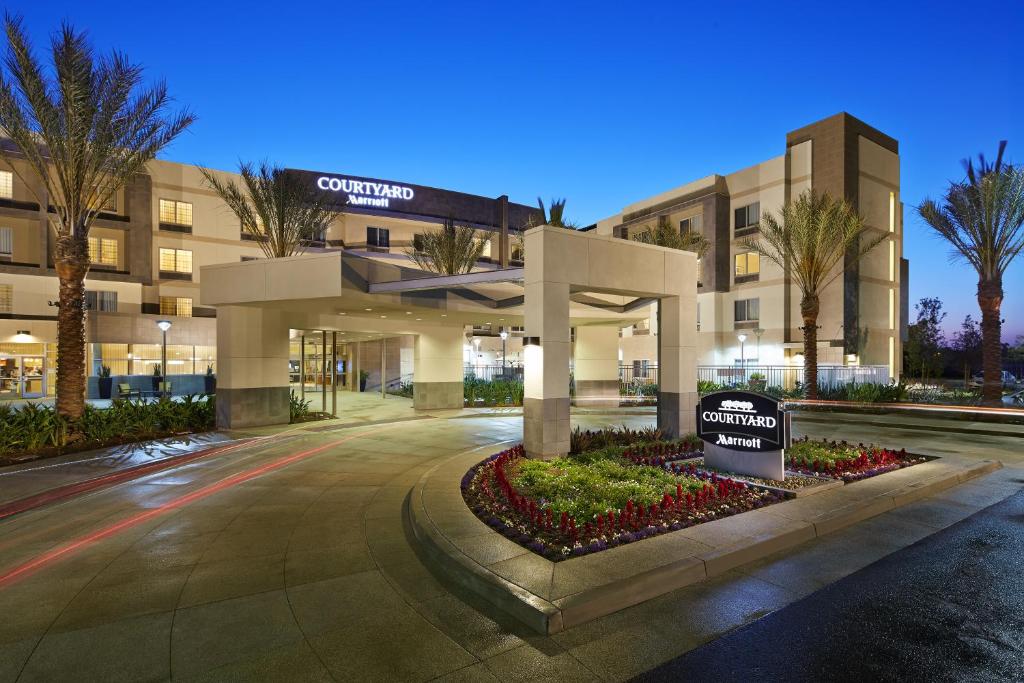 Courtyard Long Beach Airport Main image 1